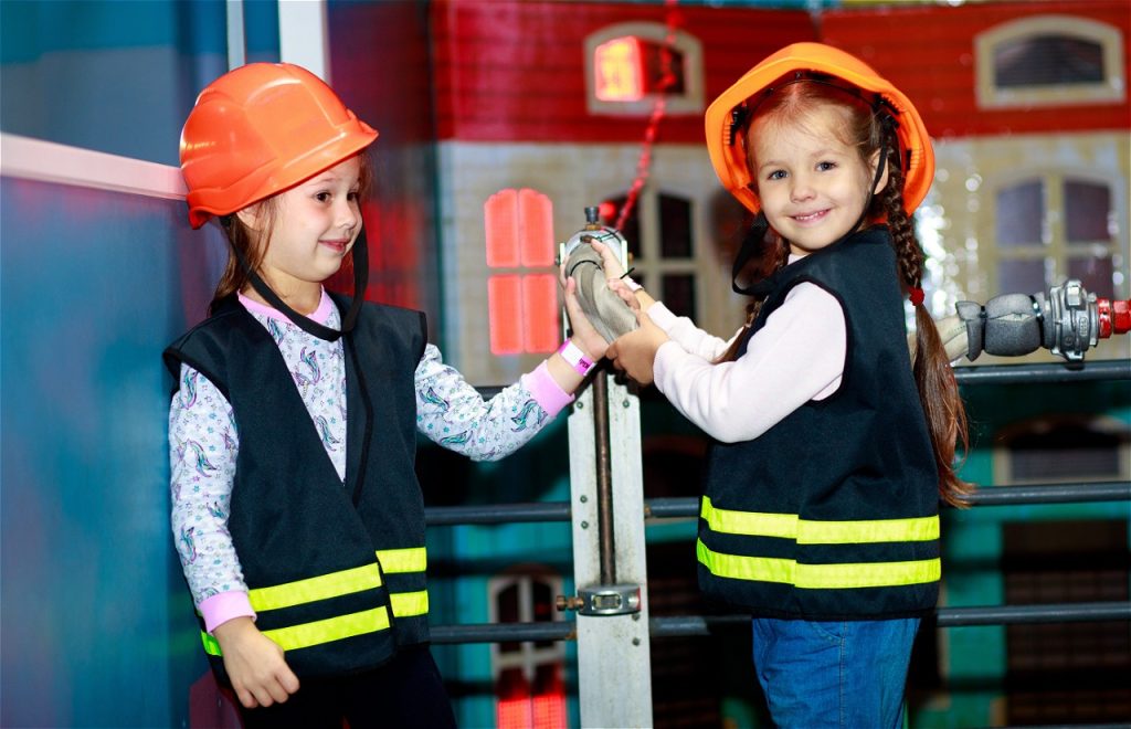 shutterstock_2225114971 creative kids games